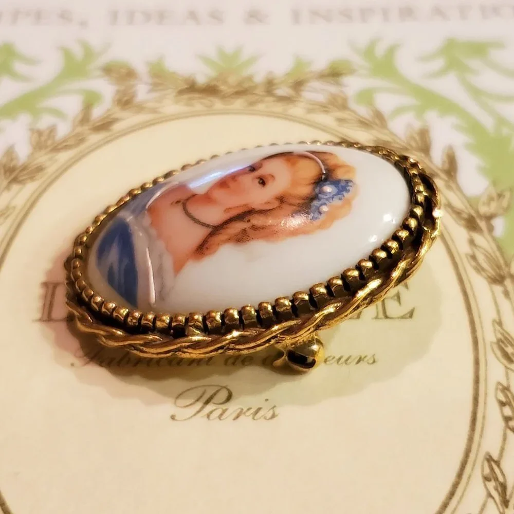 VTG‎ Hand Painted Lady in Blue Limoges Brooch Pin